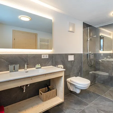 Haus Gstrein בית הארחה 3*