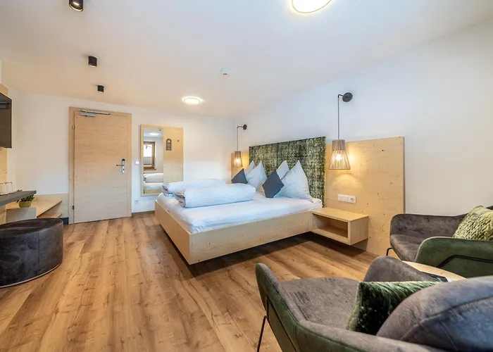 Πανσιόν Haus Gstrein 3*